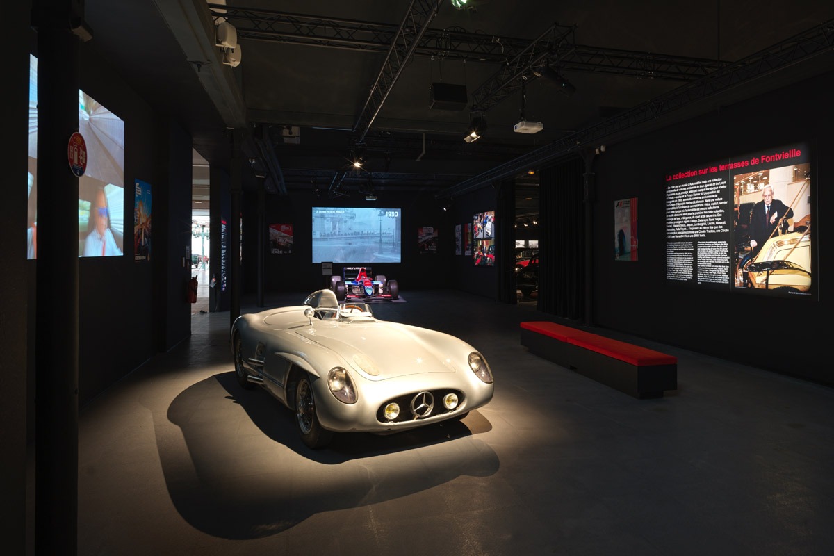 Exklusive Automobile aus dem Fuhrpark des Fürsten von Monaco faszinieren die Besucher der Ausstellung.