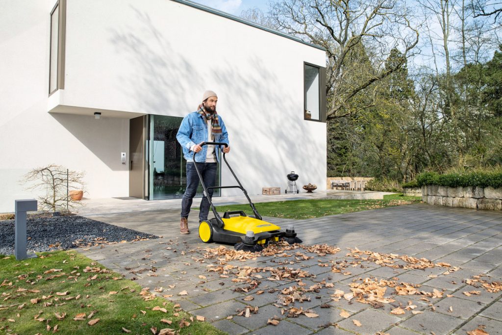 Handkehrmaschinen im Test